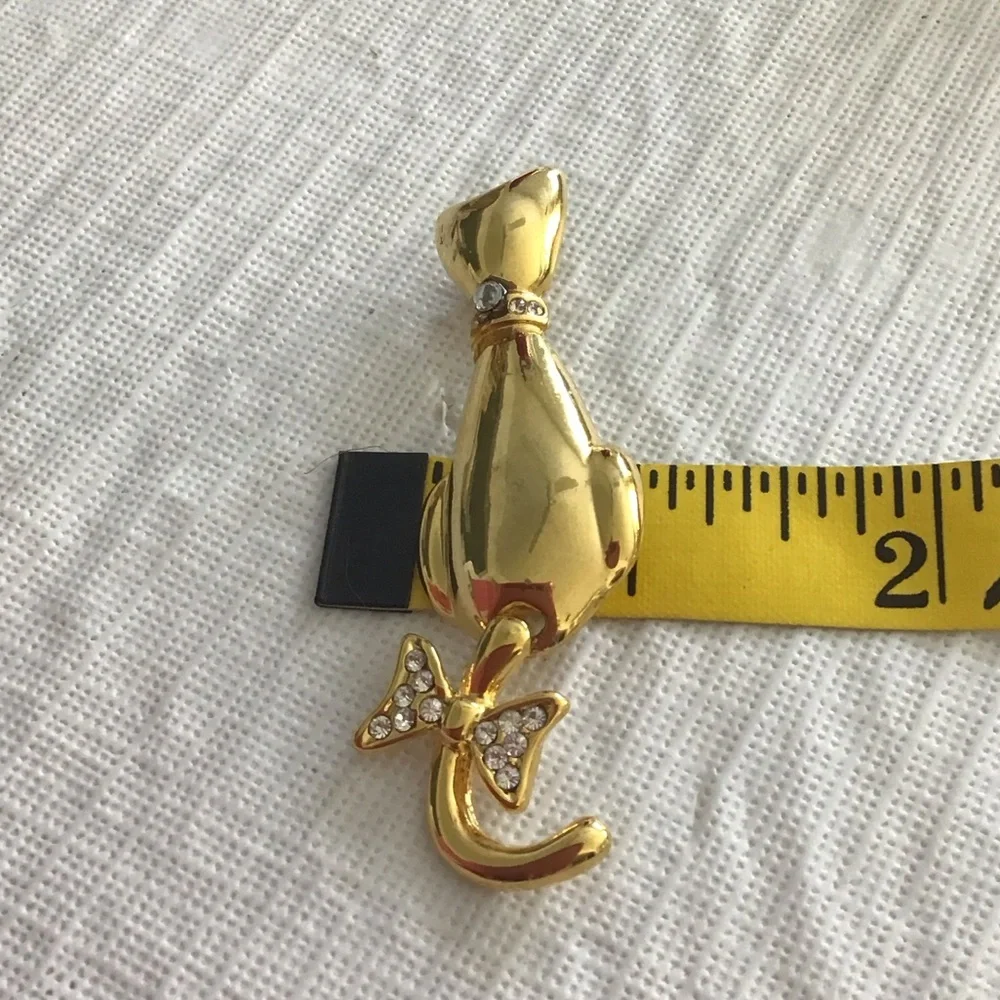 Chic Gold Color Cat Brooch with Sparkling Accents